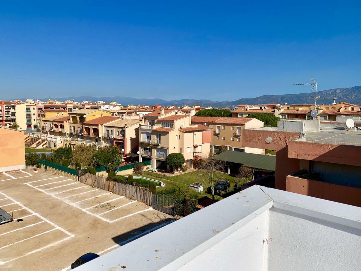 Edifici Valeria Apartment Empuriabrava Bagian luar foto