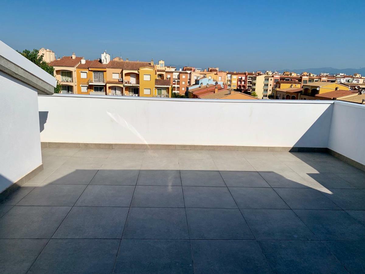 Edifici Valeria Apartment Empuriabrava Bagian luar foto